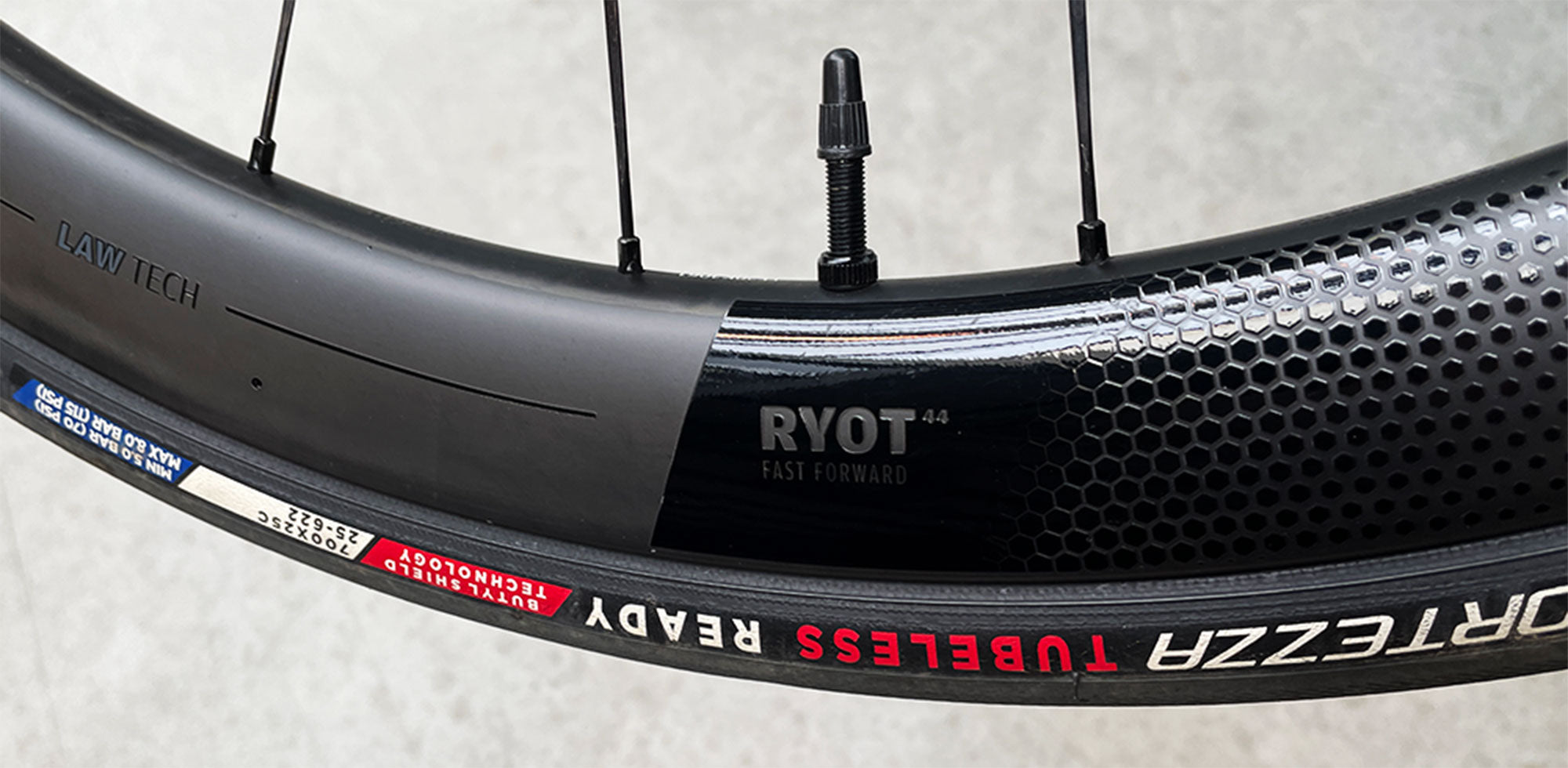 FFWD TUBELESS TYRES