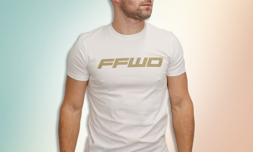 T-SHIRT MED STORT LOGO